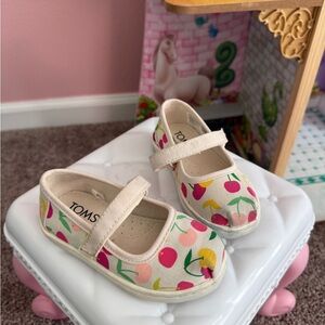 TOMS Kids Cherry and Fruit Print Dress Shoes - Cream